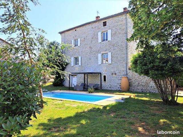 Mas 7 pièces 193 m²
