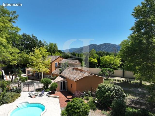 Mas 7 pièces 220 m²