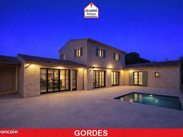 Mas 7 pièces 250 m²