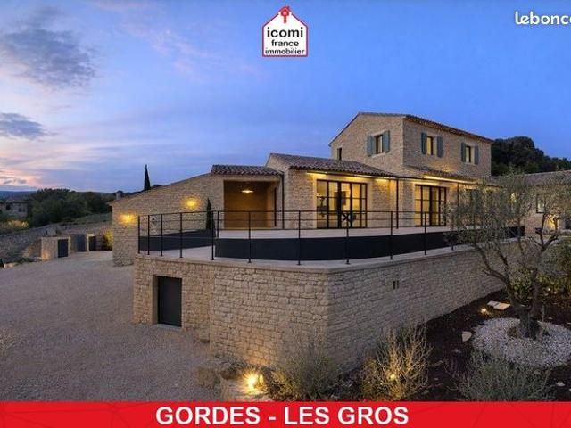 Mas 7 pièces 250 m²