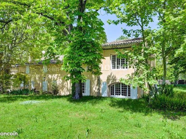 Mas 7 pièces 250 m²