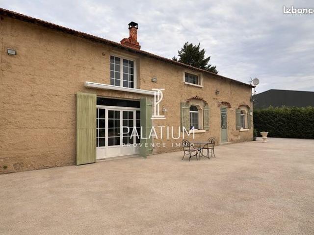 Mas 7 pièces 251 m²