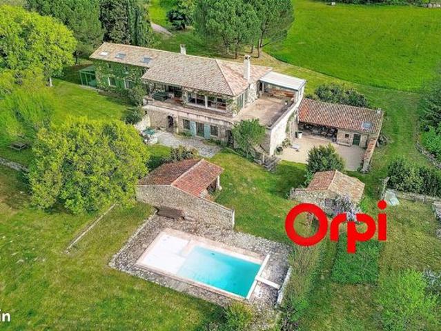 Mas 7 pièces 305 m²