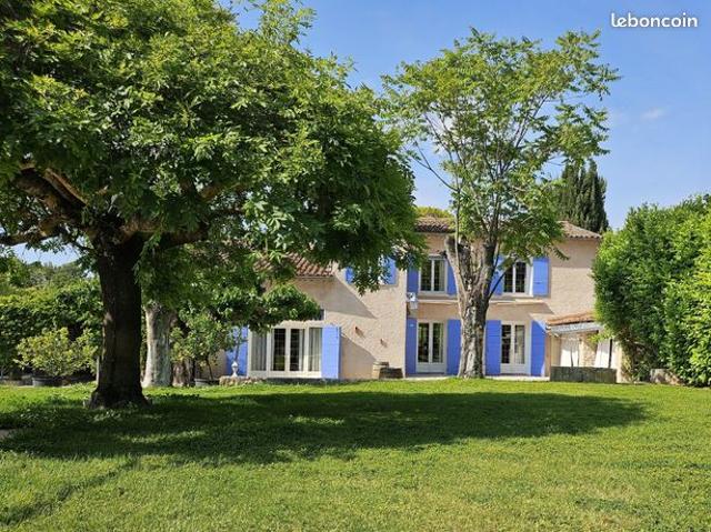 Mas 7 pièces 370 m²