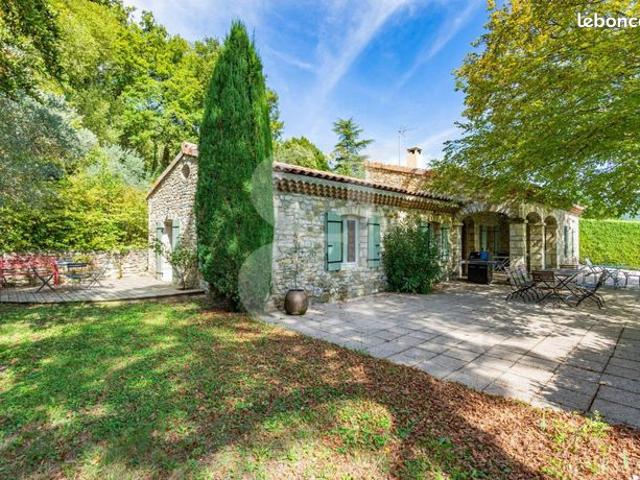 Mas 5 pièces 145 m²