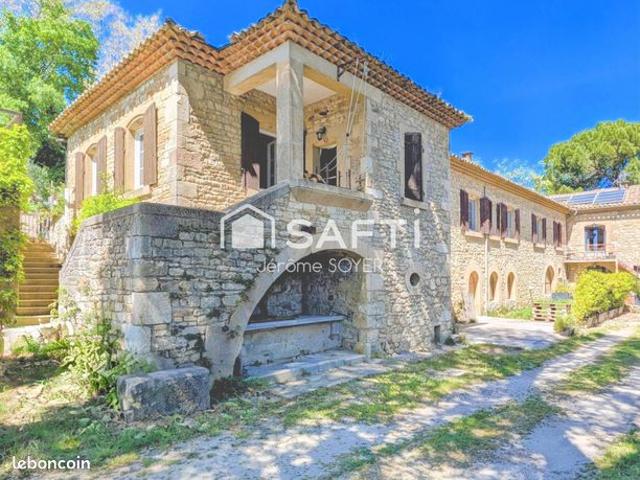 Mas 5 pièces 150 m²