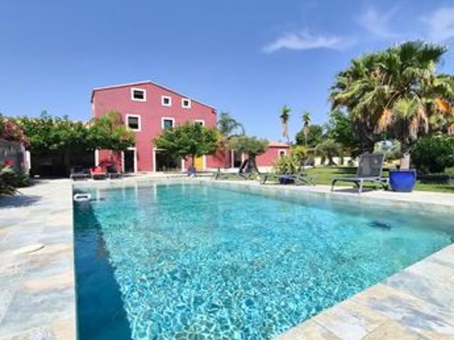 Mas 5 pièces 225 m²
