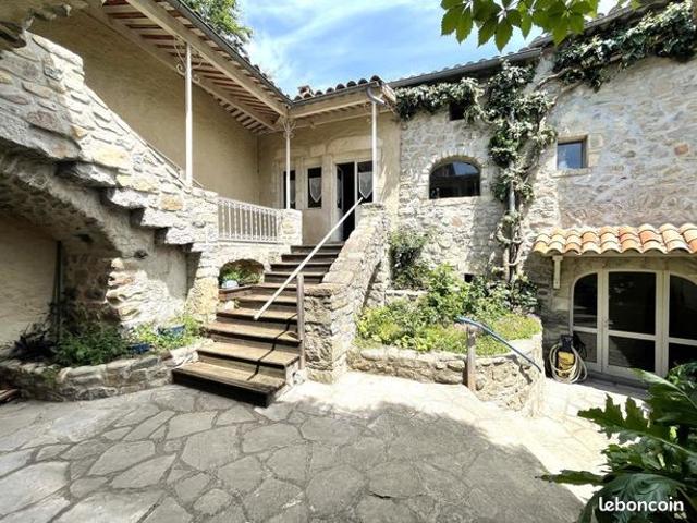 Mas 5 pièces 234 m²