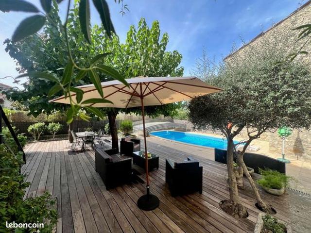 Mas 5 pièces 257 m²