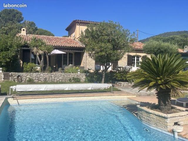Mas 5 pièces piscine à PEYMEINADE, prox. Commerces