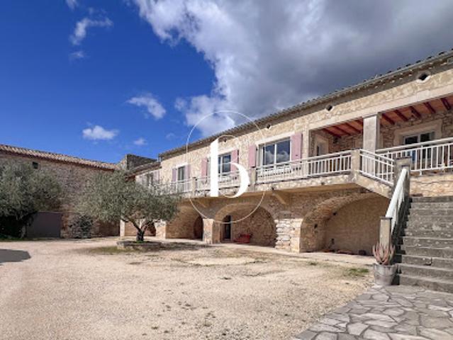Maison avec piscine et terrasse