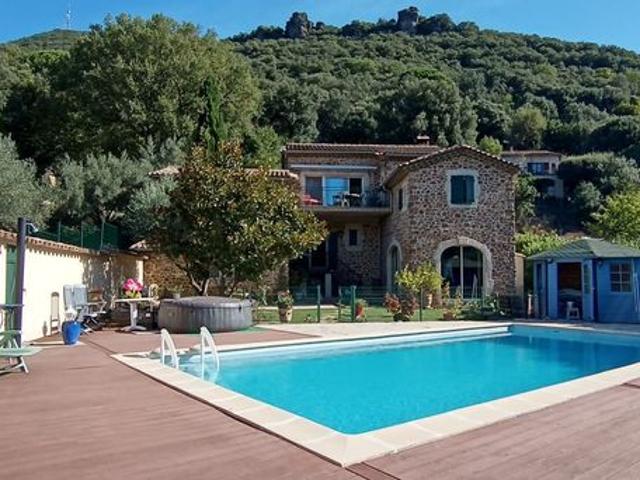 Mas 6 pièces 195 m²