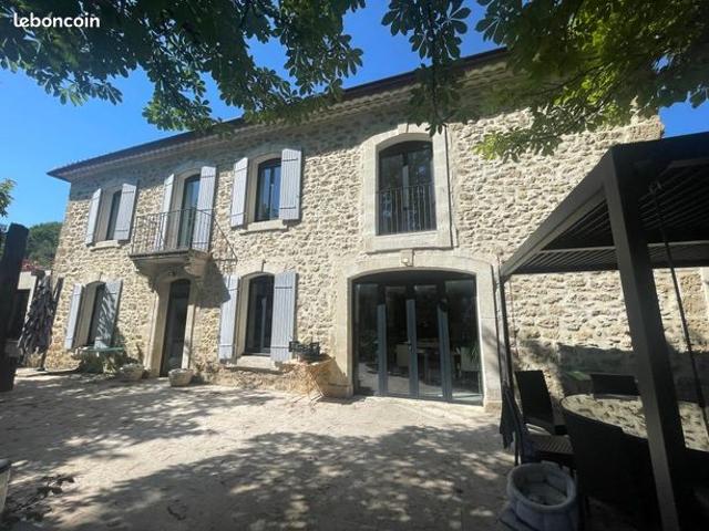 Mas 6 pièces 300 m²