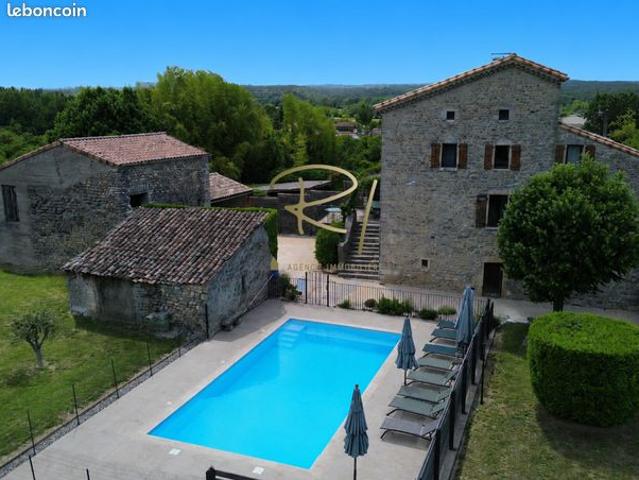 Mas 8 pièces 195 m²