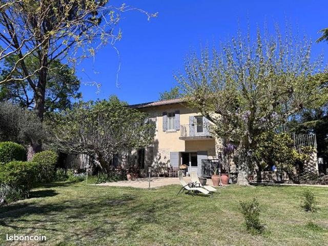 Mas 8 pièces 190 m²