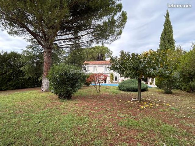 Mas 8 pièces 214 m²