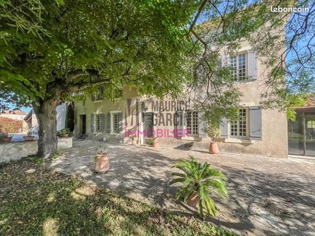 Mas 8 pièces 210 m²