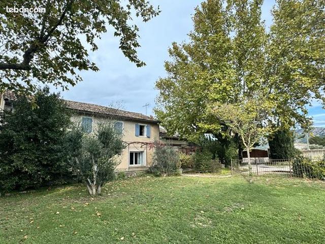 Mas 8 pièces 225 m²