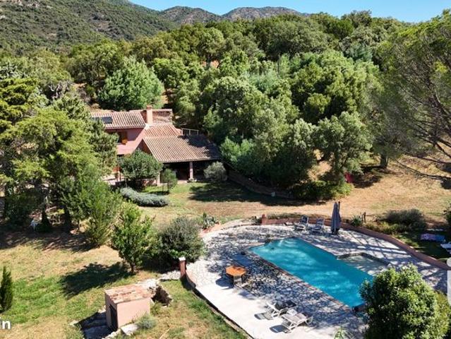 Mas 8 pièces 248 m²