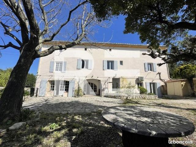 Mas 8 pièces 240 m²