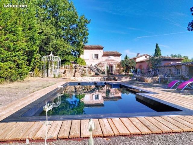 Mas 8 pièces 250 m²