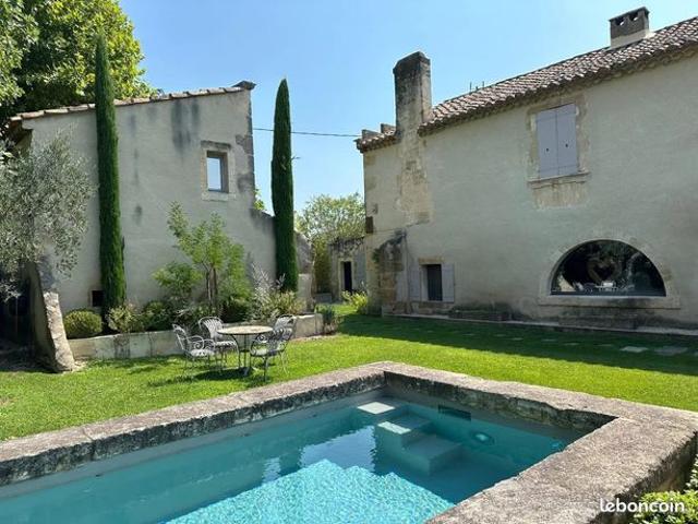 Mas 8 pièces 250 m²