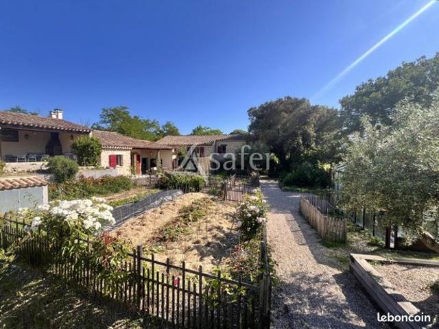 Mas 8 pièces 260 m²