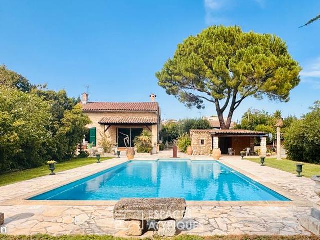 Mas 8 pièces 270 m²
