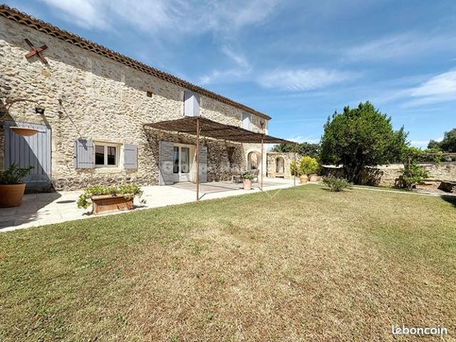 Mas 8 pièces 270 m²