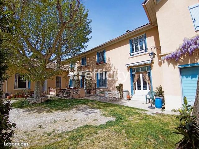 Mas 8 pièces 340 m²