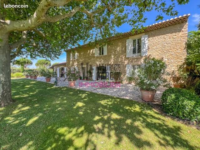Mas 8 pièces 374 m²