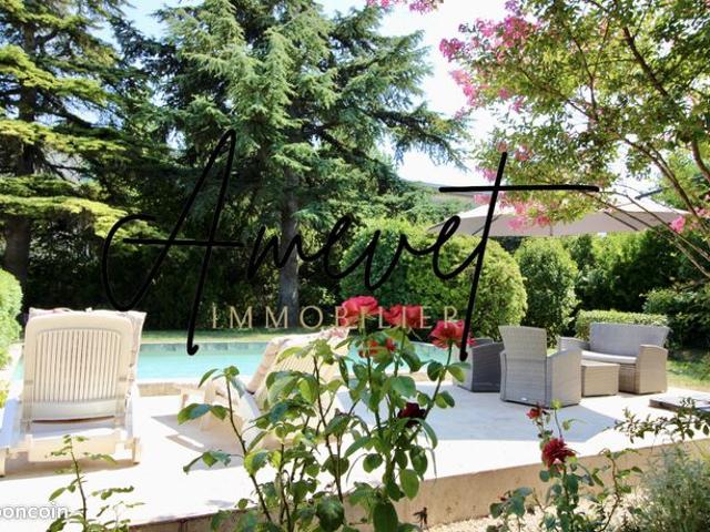 Mas 9 pièces 204 m²