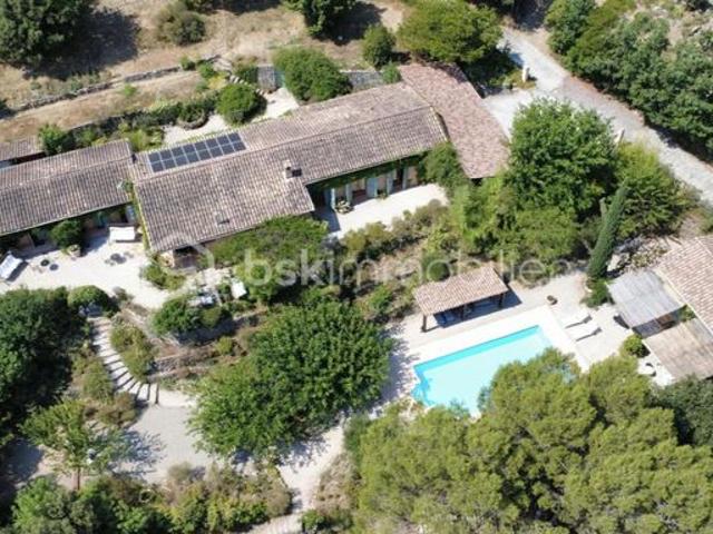 Mas 9 pièces 220 m²
