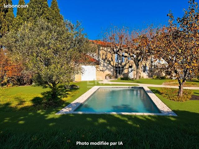 Mas 9 pièces 238 m²