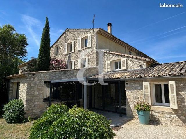 Mas 9 pièces 255 m²