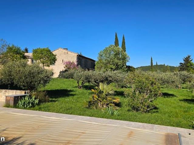 Mas 9 pièces 275 m²