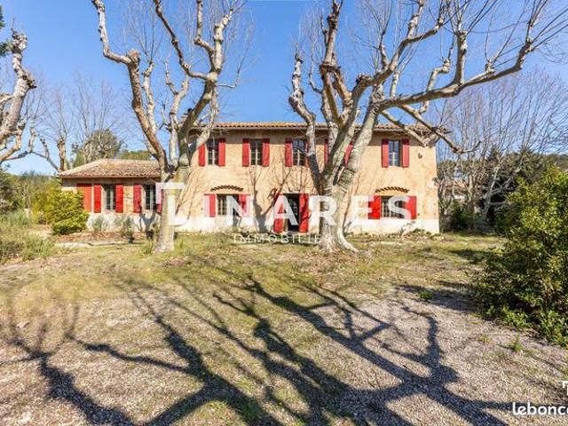 Mas 9 pièces 263 m²