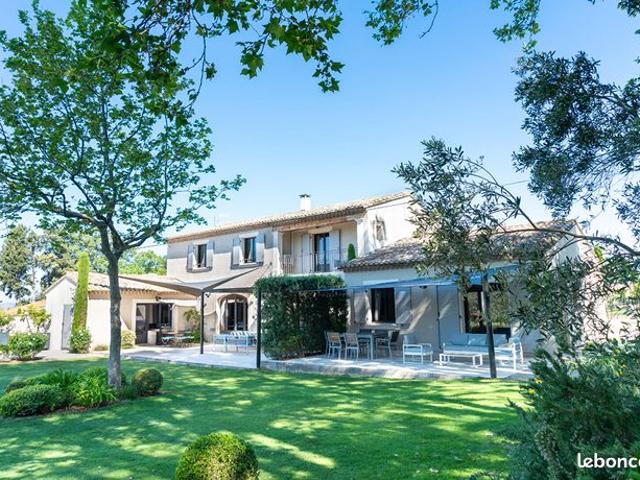 Mas 9 pièces 296 m²