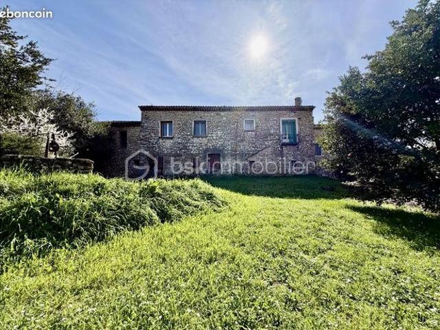 Mas 9 pièces 2 600 m²