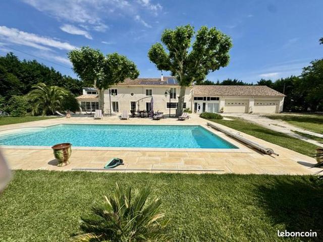 Mas 9 pièces 308 m²