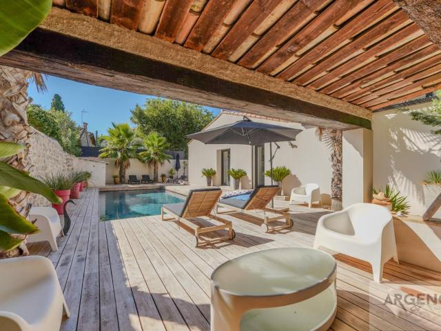 Mas contemporain avec dépendance dans parc boisé 215m² Cournonterral