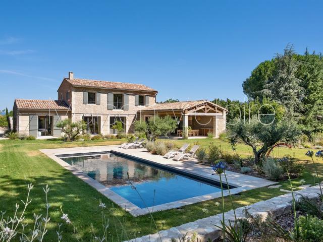 Mas contemporain avec piscine à quelques pas de Bonnieux. 228m² Bonnieux