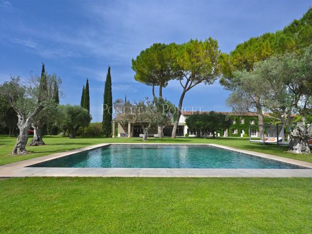 Mas contemporain de 700m2, plus dépendances. 702m² Montpellier