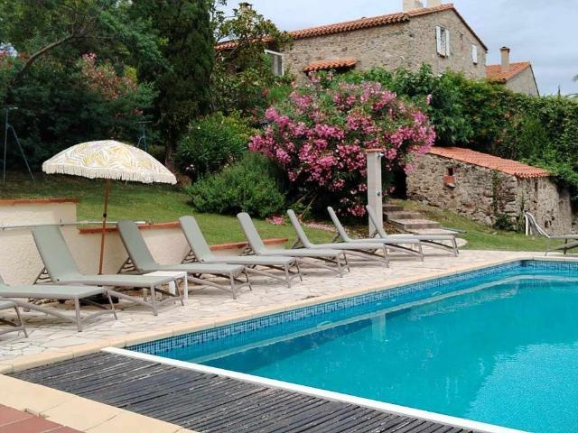 Mas catalan du XVe siècle rénové avec piscine et appartement indépendant