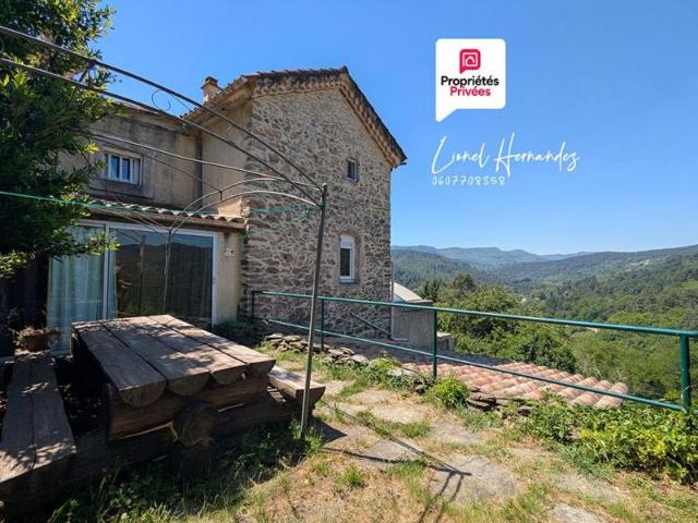 Mas cévenol avec piscine et terrain d'environ 1 hectare Vue panoramique sur les Cévennes