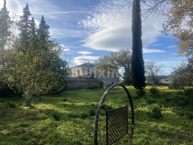 Mas Centre Grignan avec magnifique parc 7000 m2 environ