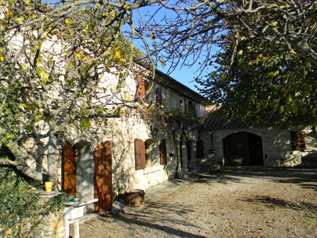 Mas ancien sur un terrain de 9850 m² avec piscine, Montélimar Est
