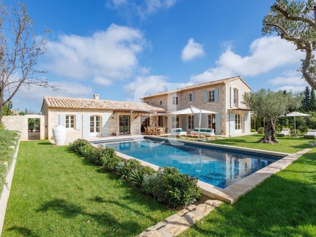 Mas alliant modernité et authenticité à Eygalières 244m² Eygalières