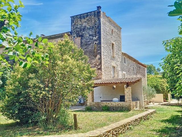 Mas authentique 340 m², Terrain 1800 m²