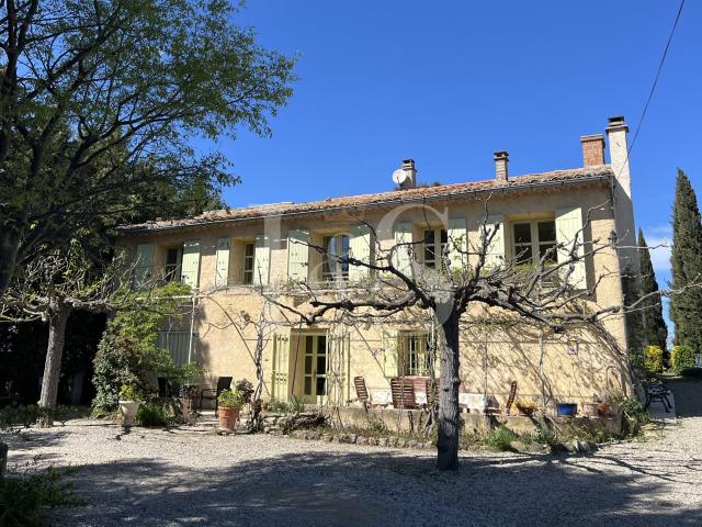 Mas authentique avec piscine et vue 261m² Vacqueyras